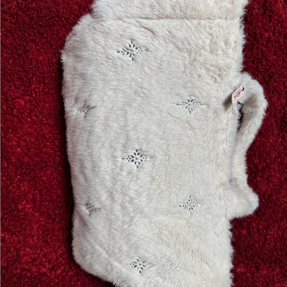 Victoria's Secret White Faux Fur Tote - Picture 5 of 6